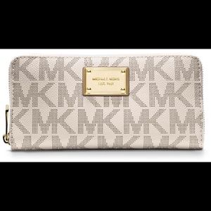 Michael Kors Jet Set Travel Logo Wallet